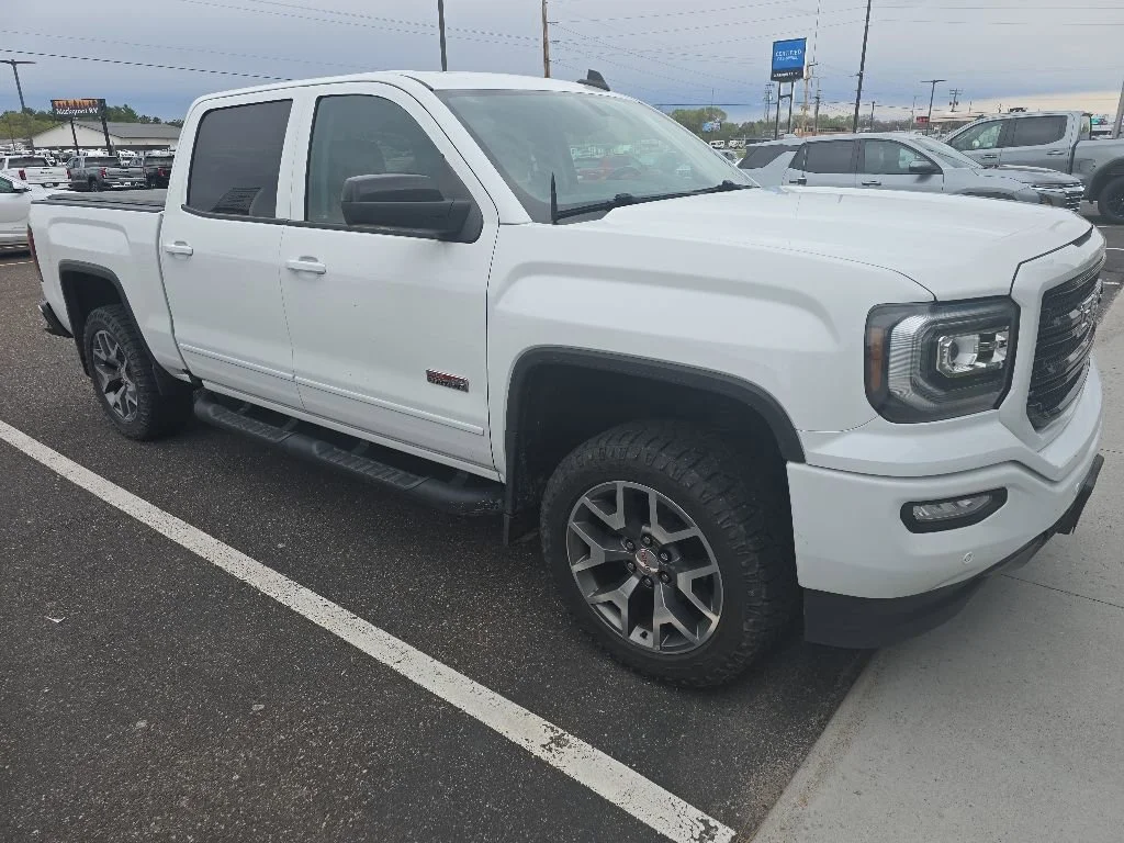 2017 GMC Sierra 4WD Crew Cab Short Box SLT's photo