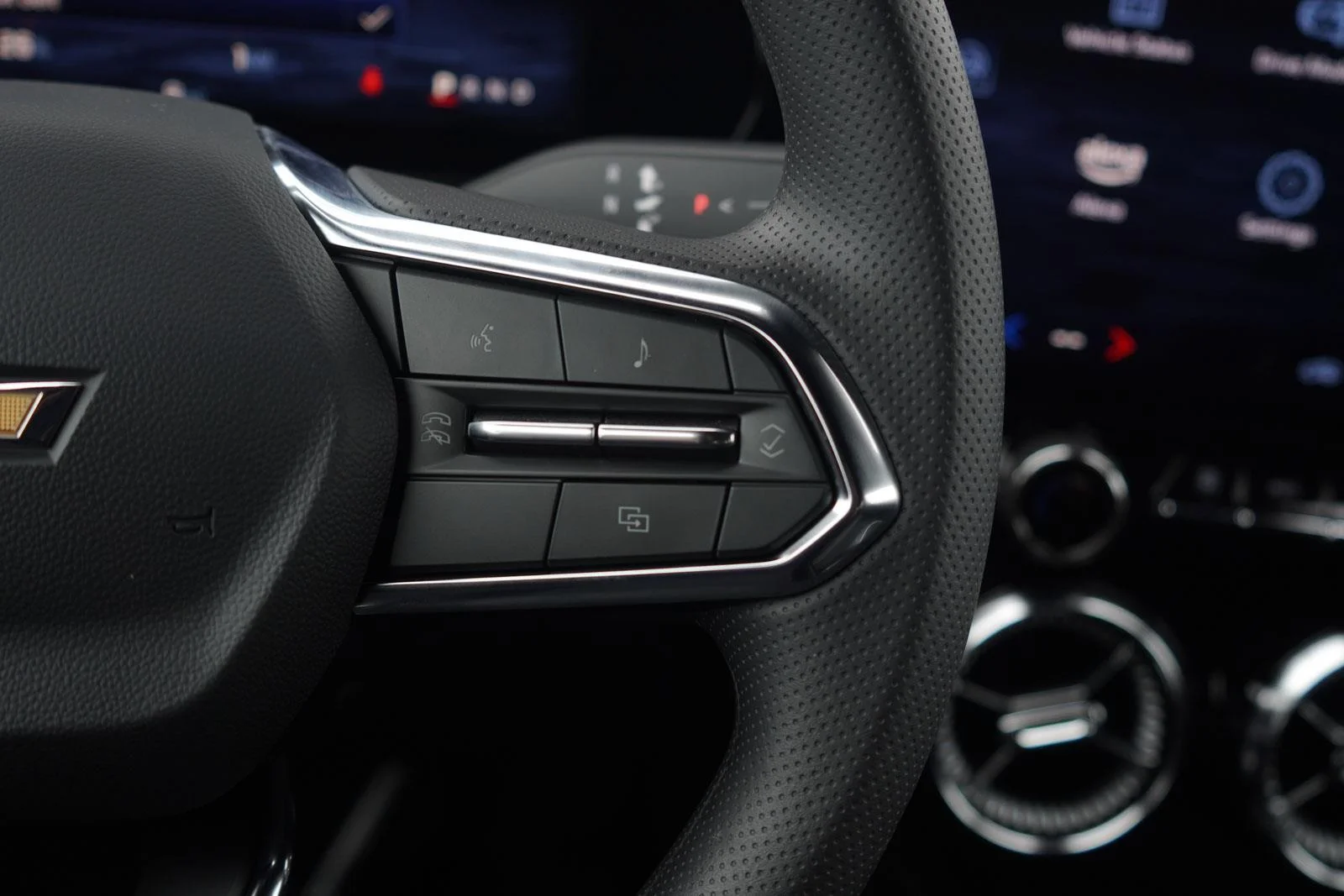New 2025 Sterling Gray Metallic Chevrolet LT image 16