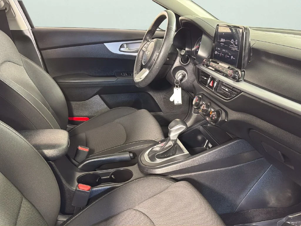 Used 2024  Kia LXS image 35