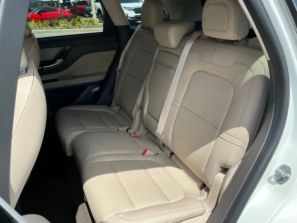 Used 2021 White Lincoln Standard image 29