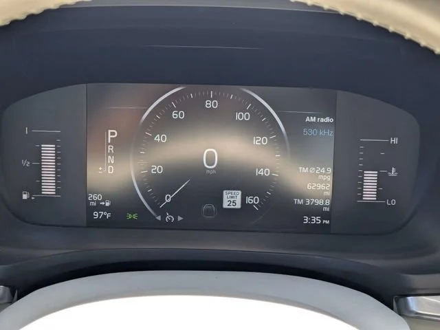 Used 2019  Volvo Momentum image 29