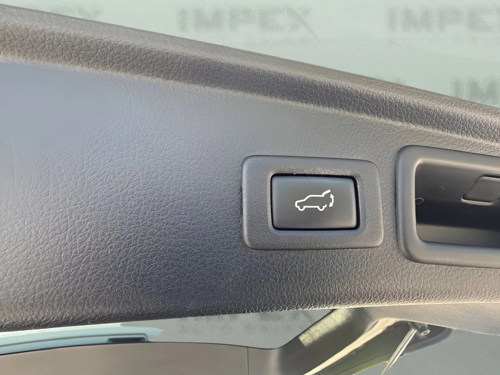 Used 2017 White Subaru 2.5i Touring image 27