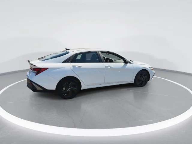 Used 2026 White Hyundai SEL Sport image 9