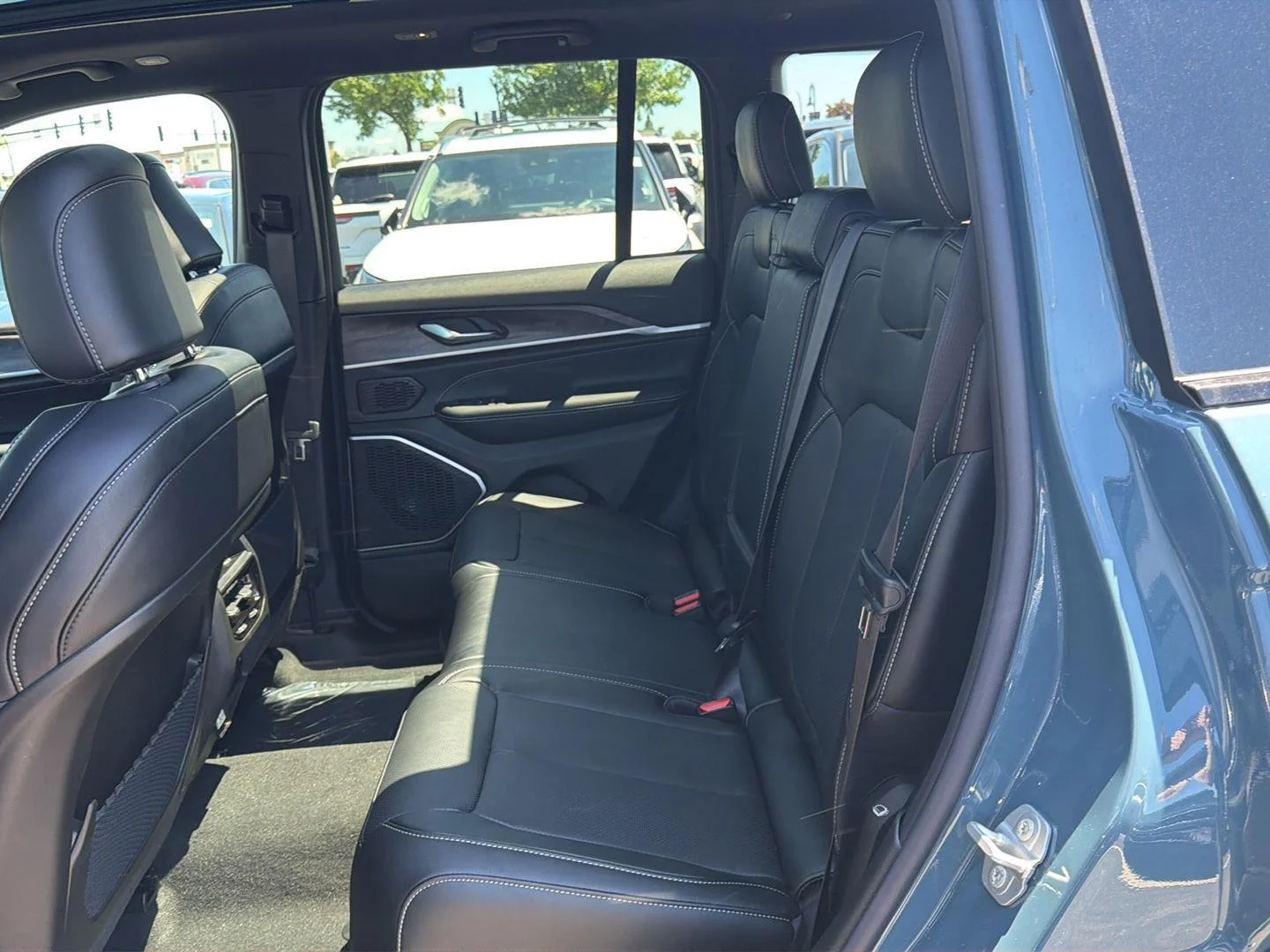 New 2026 Steel Blue Exterior Paint Jeep Limited Reserve image 21