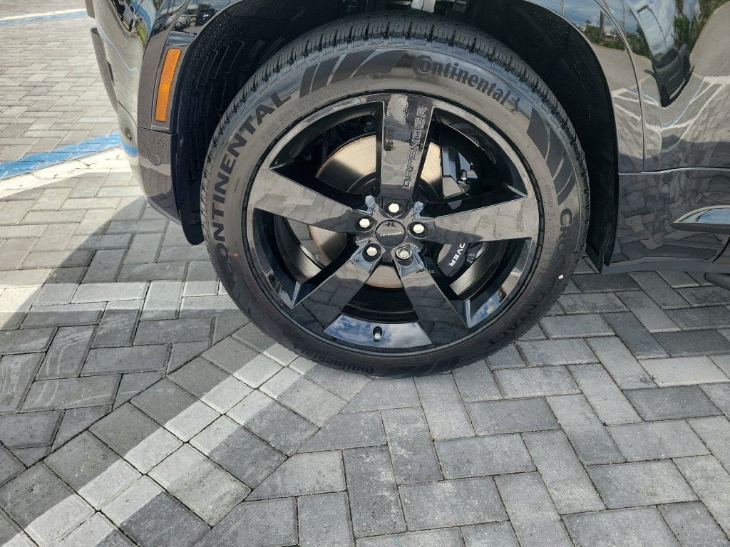 New 2026 Santorini Black Land Rover V8 image 12