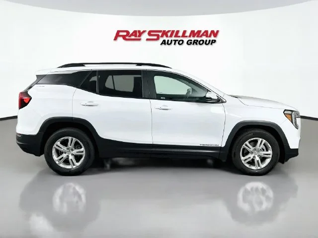 Used 2023 White GMC SLE image 8