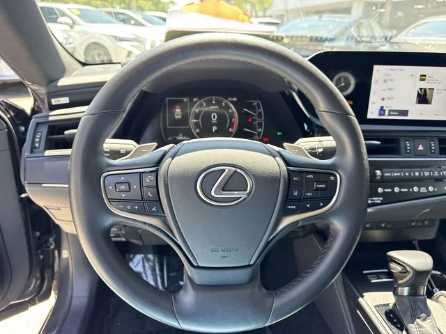 2025 Lexus ES 350 - Photo 14