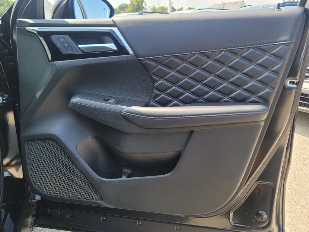 New 2026 Black Nissan Platinum image 7