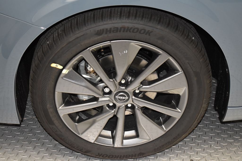 New 2026 Atlantic Gray Metallic Nissan SL image 39