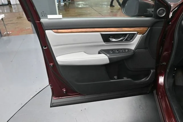 Used 2018 Red Honda EX-L image 19