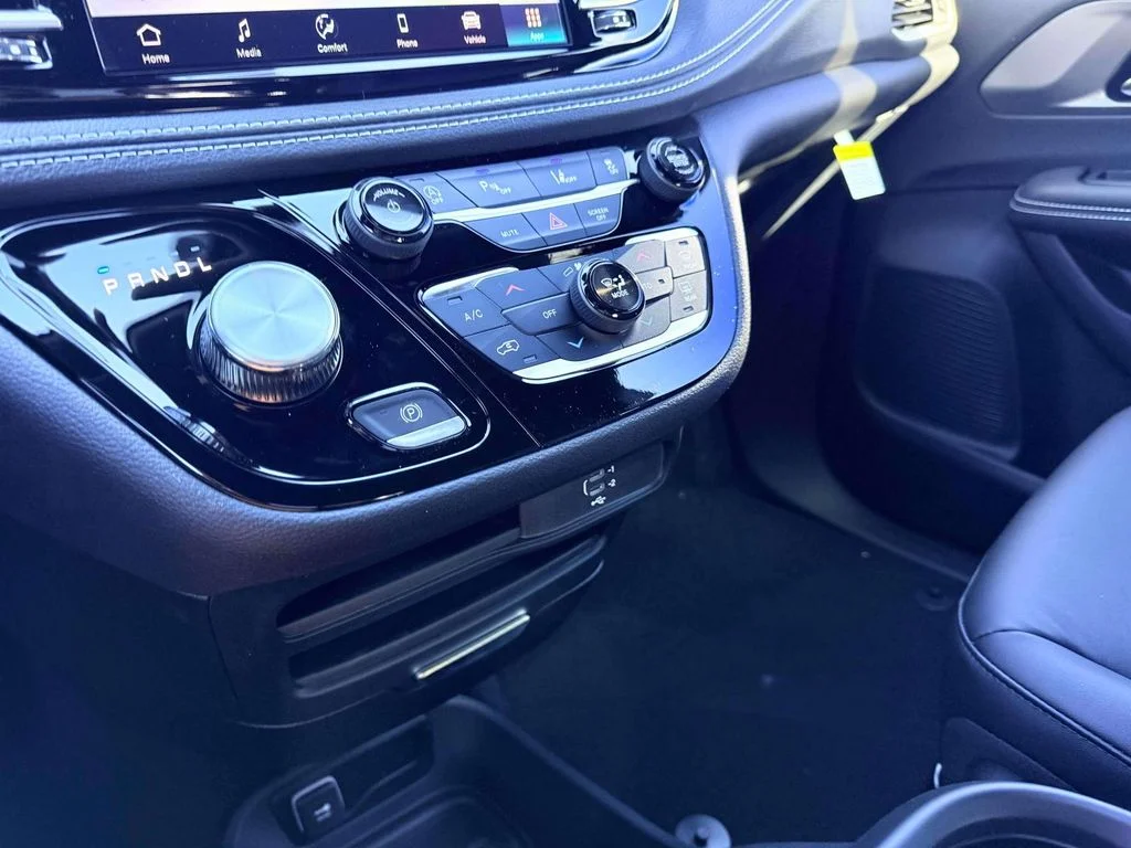2026 Chrysler Pacifica Select - Photo 21
