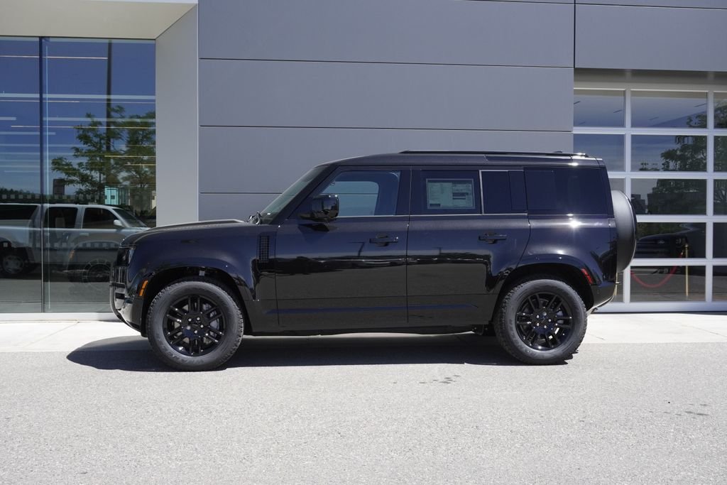 New 2026 Santorini Black Land Rover X-Dynamic SE image 8