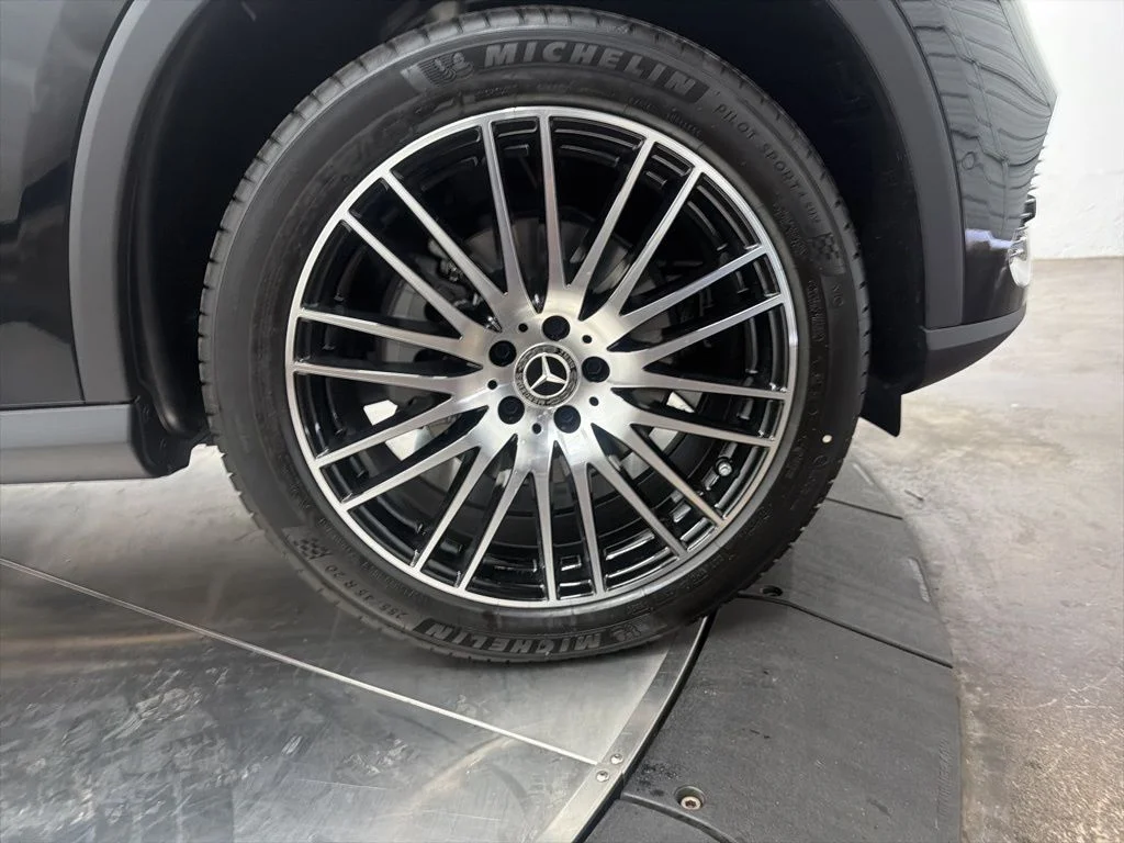 Used 2026 Black Mercedes-Benz GLC 300 image 9
