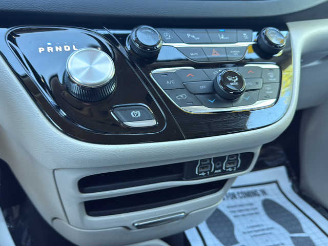 Used 2023 Gray Chrysler Touring L image 25