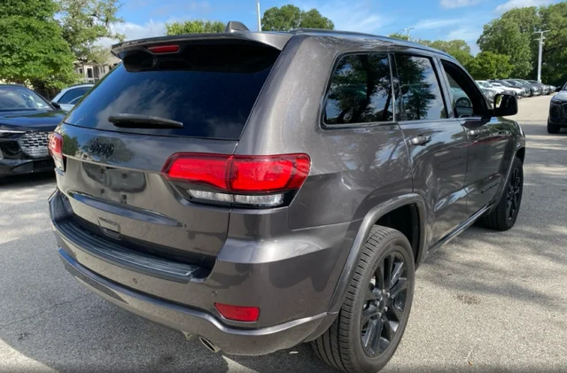 Used 2019 Gray Jeep Altitude image 5