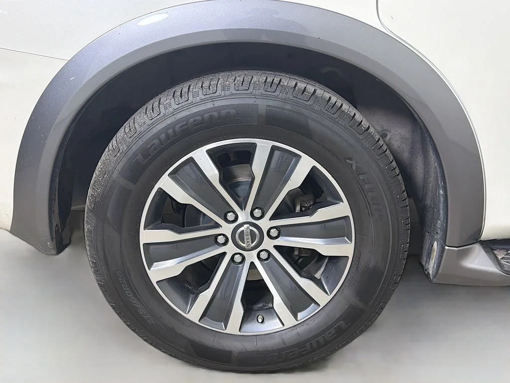 Used 2018 White Nissan SL image 30