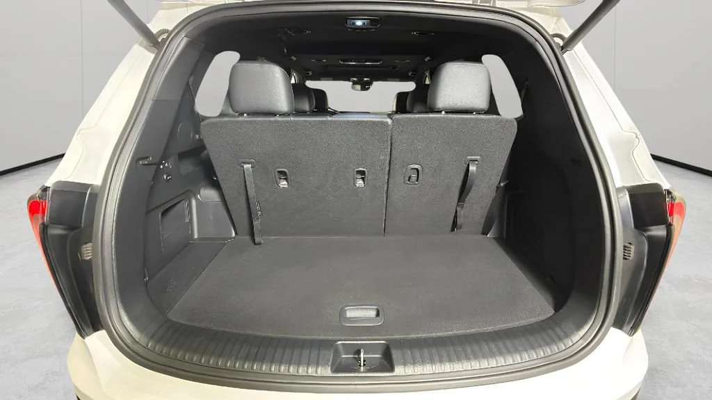 Used 2024 White Kia EX X-Line image 30