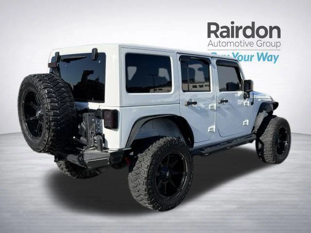 Used 2014 Bright White Clearcoat Jeep Unlimited Sahara image 7