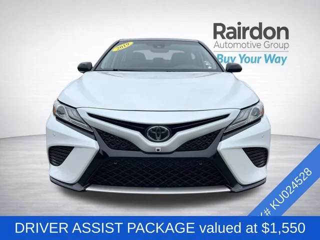 Used 2019 Wind Chill Pearl/Midnight Black Metallic Toyota XSE V6 image 2