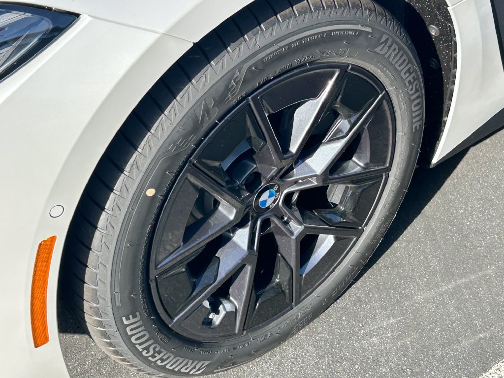 New 2026 Mineral White Metallic BMW eDrive40 image 2