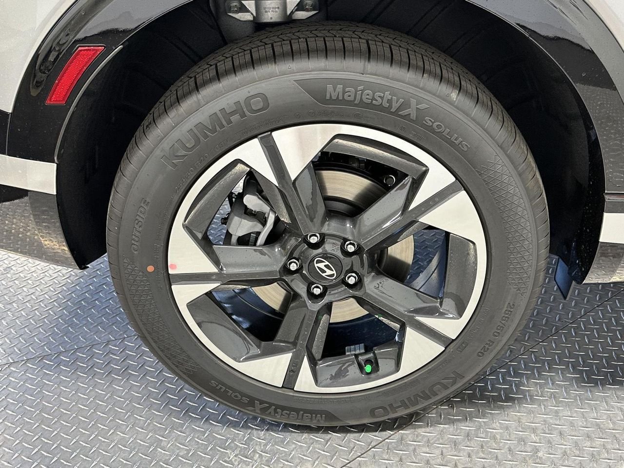 New 2027 Shimmering Silver Hyundai Limited AWD image 63