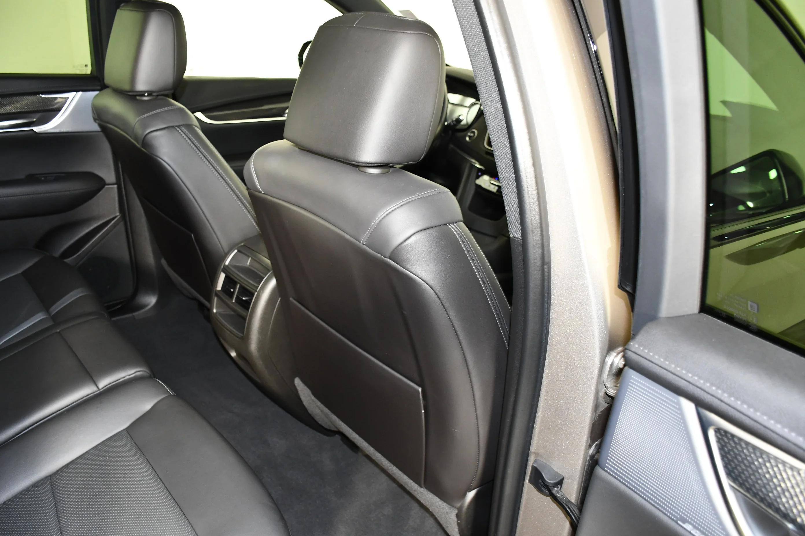 Used 2023 Latte Ea Cadillac AWD Sport image 47