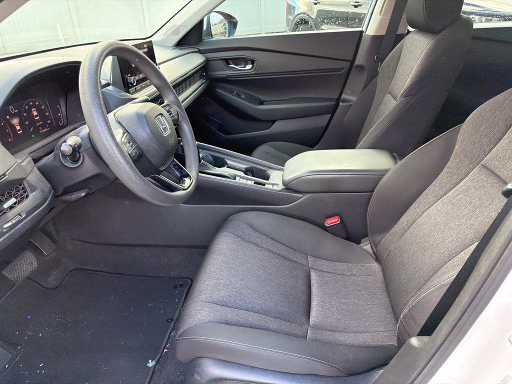 Used 2024 Platinum White Pearl Honda EX image 18