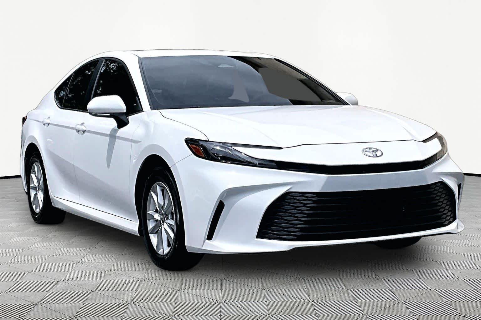 Used 2025 Ice Cap Toyota LE image 3