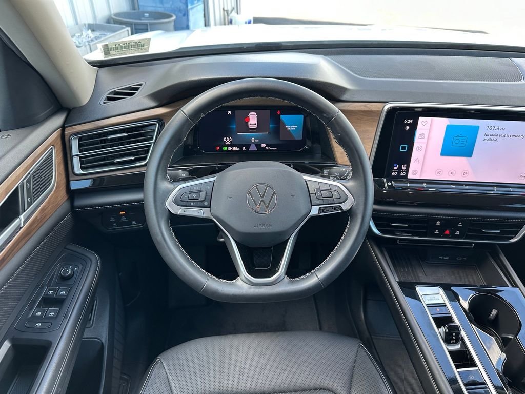 Used 2025  Volkswagen 2.0T SE w/Technology image 30