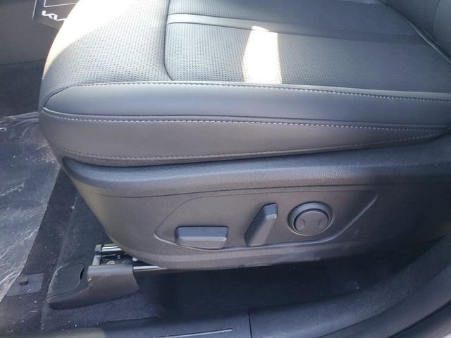 2025 Kia Sorento S - Photo 9