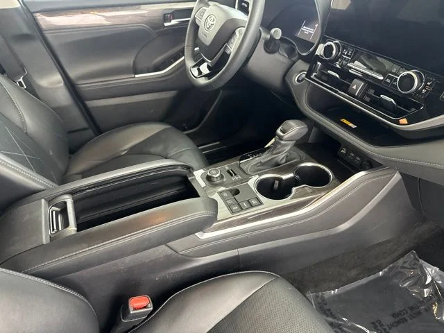 Used 2024 Beige Toyota Platinum image 21
