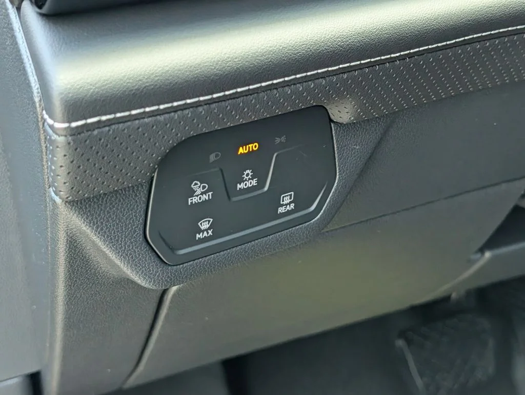 New 2026 Black Volkswagen 2.0T SE w/Technology image 17
