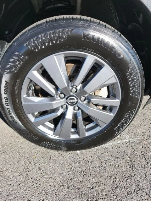2025 Nissan Pathfinder SV - Photo 17