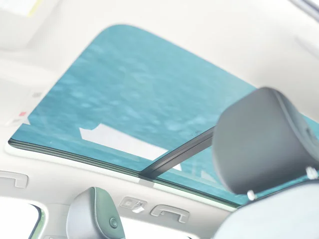 2025 Volkswagen Taos SEL - Photo 23