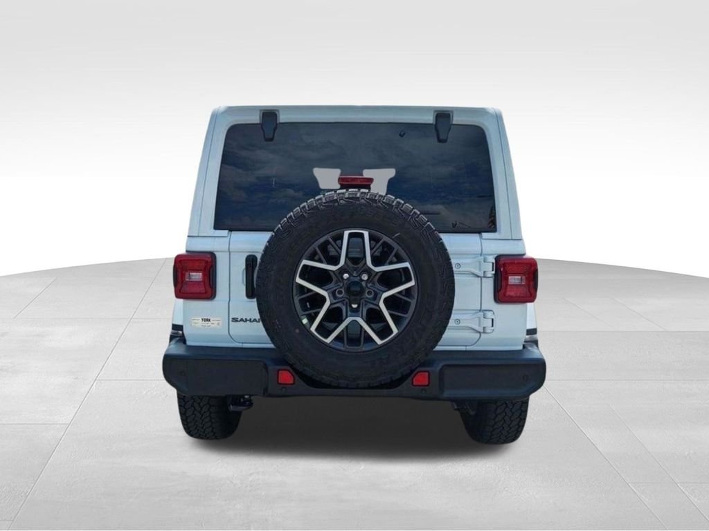 New 2026 Bright White Clear-Coat Exterior Paint Jeep Sahara image 4