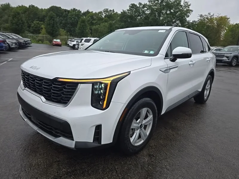 Used 2025 White Kia LX image 3