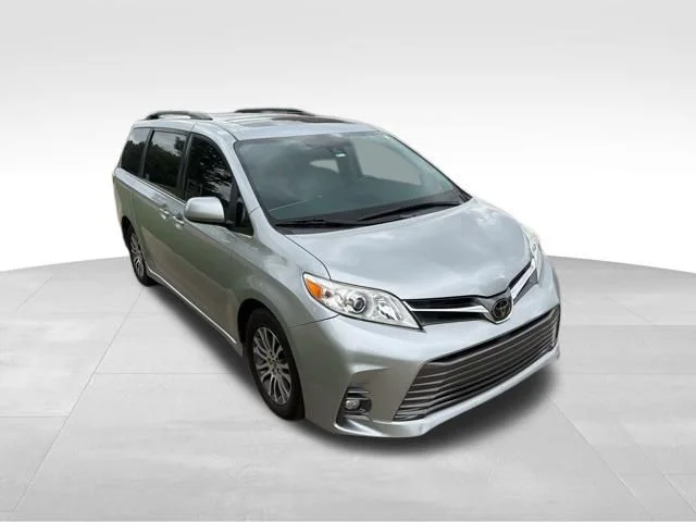 2020 Toyota Sienna XLE V6 8-Passenger FWD's photo