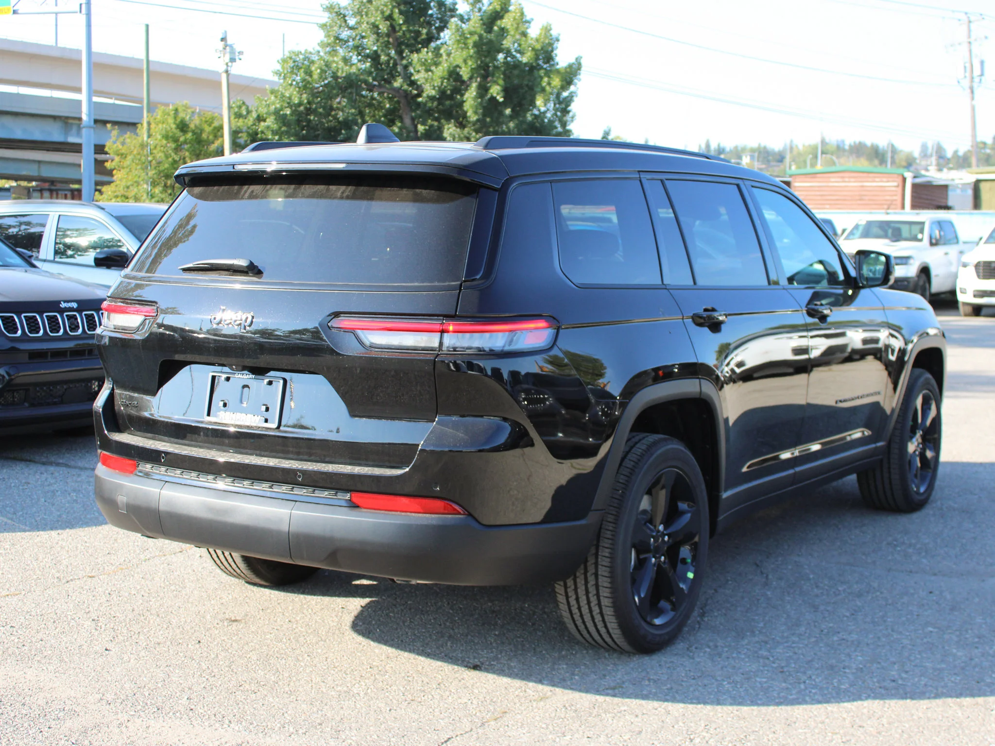 New 2025 Black Jeep Altitude* 4x4, Sunroof, Trailer Tow Package, Heated Leather image 3