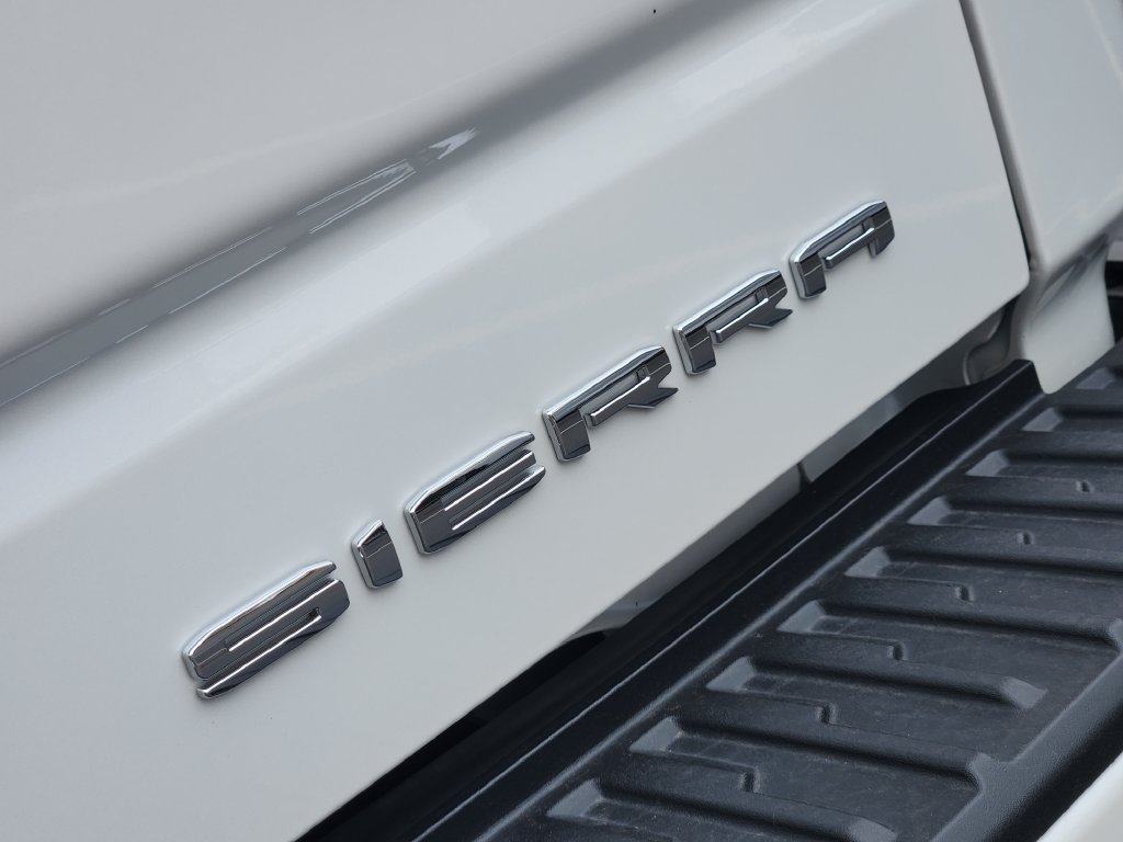 Used 2025 White GMC Denali image 12