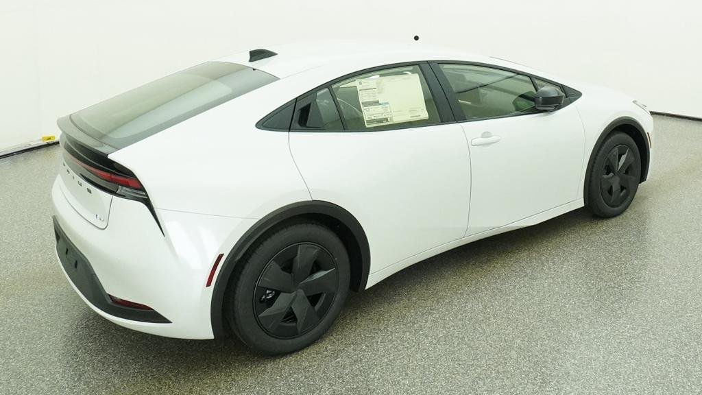 New 2026 Wind Chill Pearl Toyota LE image 18