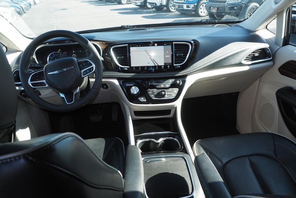 Used 2023 Black Chrysler Limited image 17