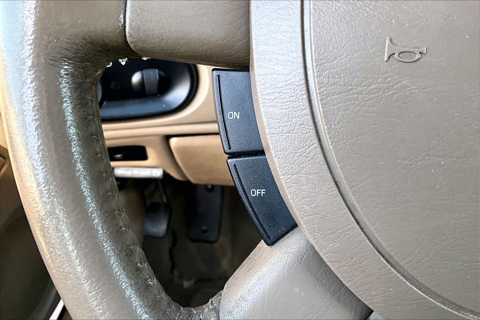 Used 2005 Vibrant White Mercury LS image 20