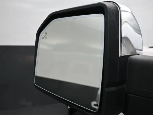 Used 2015 White Ford Lariat image 4