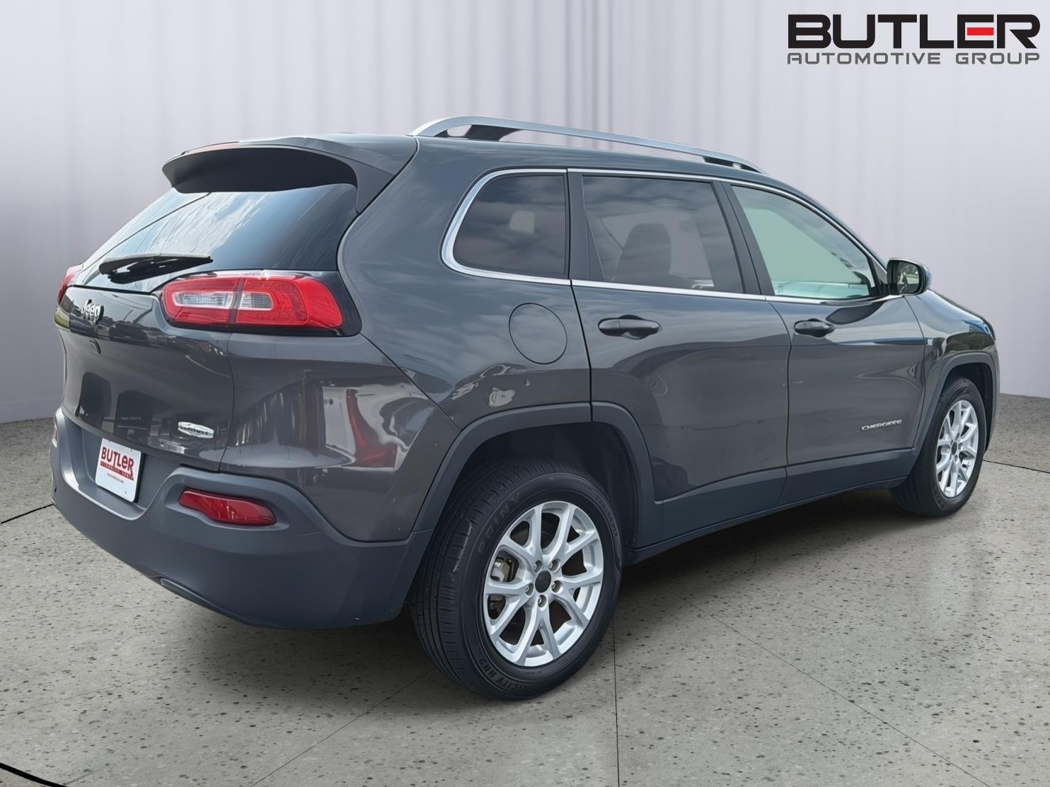 Used 2016 Granite Crystal Metallic Clearcoat Jeep Latitude image 6