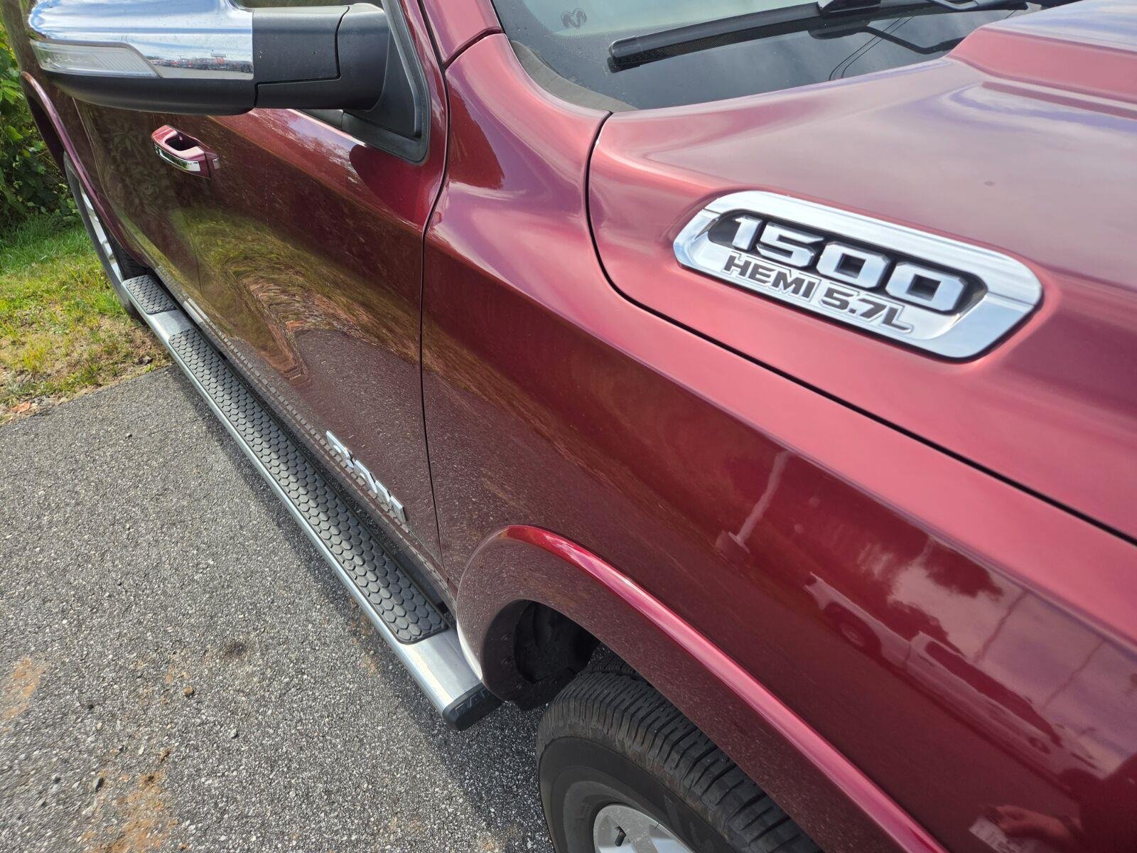 Used 2019 Delmonico Red Pearlcoat Ram Laramie image 6