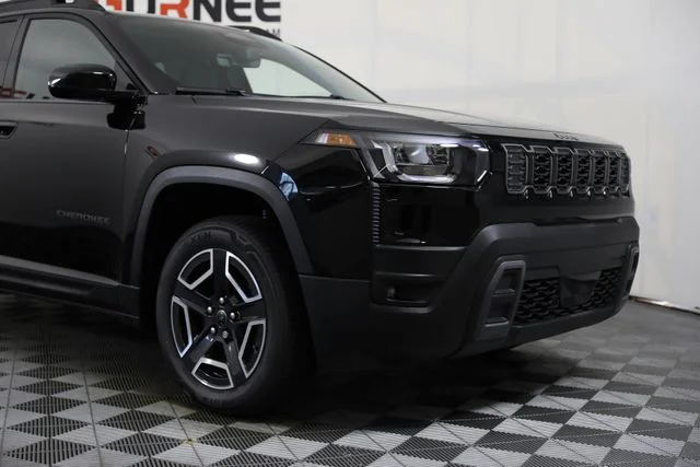 New 2026 Diamond Black Crystal Pearl-Coat Exterior Paint Jeep Laredo image 28