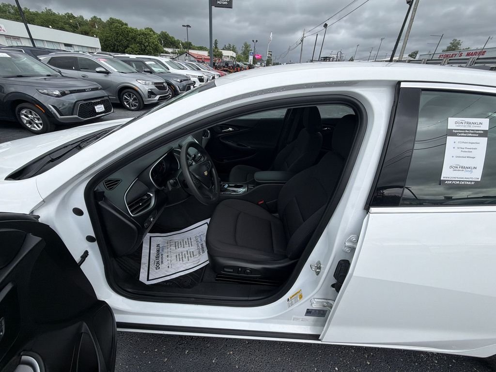 Used 2022 White Chevrolet LS image 11