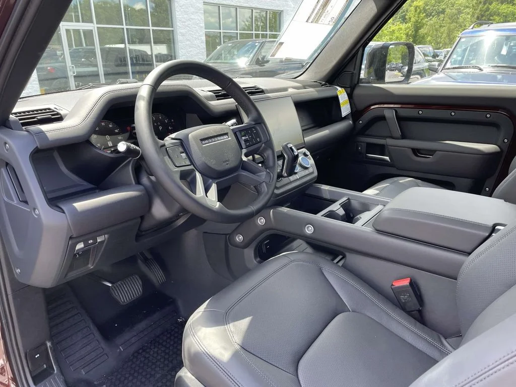 New 2026 Sedona Red Land Rover X-Dynamic SE image 13