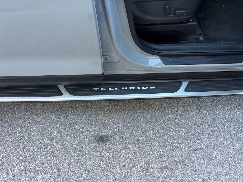 Used 2022 Gray Kia EX image 57