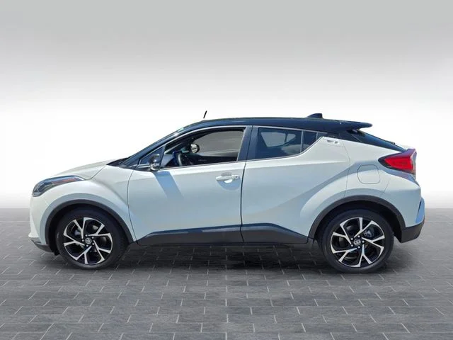 Used 2020 White Toyota XLE image 4